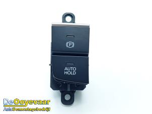 Gebruikte Handrem schakelaar Mazda CX-60 (KH) 2.5 e-SkyActiv PHEV Prijs € 29,99 Margeregeling aangeboden door Autodemontagebedrijf De Ooyevaar