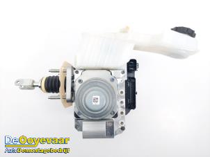 Gebruikte Rembol Mazda CX-60 (KH) 2.5 e-SkyActiv PHEV Prijs € 549,99 Margeregeling aangeboden door Autodemontagebedrijf De Ooyevaar