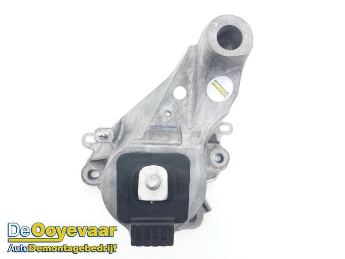 Motorsteun van een Mazda CX-60 (KH) 2.5 e-SkyActiv PHEV 2022