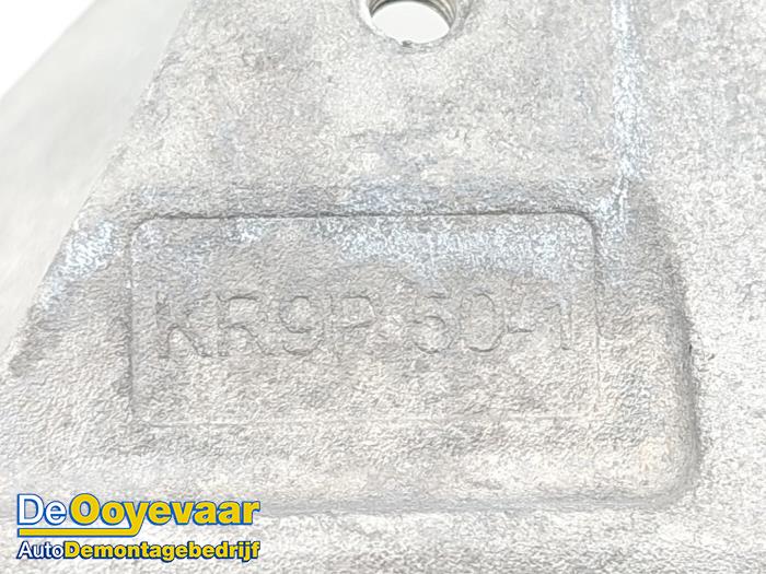 Motorsteun van een Mazda CX-60 (KH) 2.5 e-SkyActiv PHEV 2022