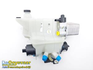 Gebruikte Koelwater Reservoir Tesla Model 3 Long Range AWD 75 kWh Prijs € 189,99 Margeregeling aangeboden door Autodemontagebedrijf De Ooyevaar