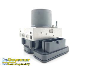 Gebruikte ABS Pomp Tesla Model 3 Long Range AWD 75 kWh Prijs € 99,99 Margeregeling aangeboden door Autodemontagebedrijf De Ooyevaar