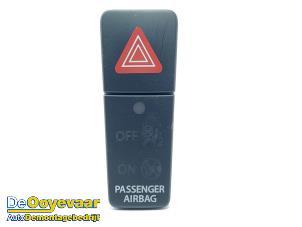 Gebruikte Paniekverlichtings Schakelaar Suzuki Swift (ZC/ZD) 1.2 Dual Jet 16V Prijs € 9,99 Margeregeling aangeboden door Autodemontagebedrijf De Ooyevaar