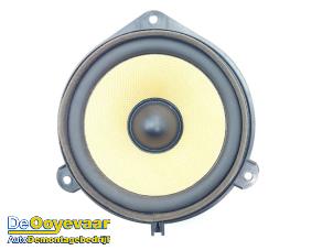 Gebruikte Speaker Jaguar XK Convertible 5.0 XKR-S V8 32V Prijs € 69,99 Margeregeling aangeboden door Autodemontagebedrijf De Ooyevaar