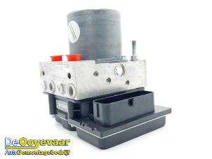 Gebruikte ABS Pomp Jaguar XK Convertible 5.0 XKR-S V8 32V Prijs € 449,99 Margeregeling aangeboden door Autodemontagebedrijf De Ooyevaar