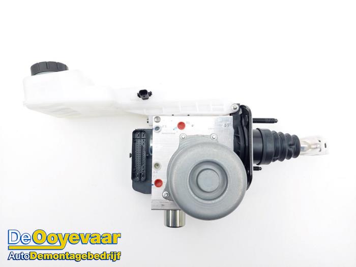 Gebruikte Rembooster Volvo EX30 Single Motor Extended Range 69 kWh Prijs € 879,99 Margeregeling aangeboden door Autodemontagebedrijf De Ooyevaar