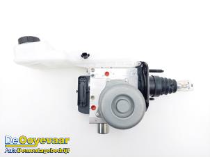 Gebruikte Rembooster Volvo EX30 Single Motor Extended Range 69 kWh Prijs € 879,99 Margeregeling aangeboden door Autodemontagebedrijf De Ooyevaar