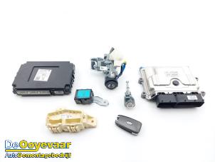 Gebruikte Contactslot + computer Hyundai Kona (OS) 1.0 T-GDI 12V Prijs € 199,99 Margeregeling aangeboden door Autodemontagebedrijf De Ooyevaar