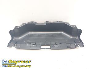 Gebruikte Beschermplaat bodem Peugeot 208 II (UB/UH/UP) e-208 50 kWh Prijs € 99,99 Margeregeling aangeboden door Autodemontagebedrijf De Ooyevaar