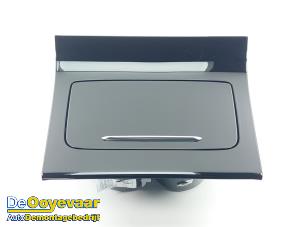 Gebruikte Bekerhouder MG Marvel R Luxury, Comfort 70 kWh Prijs € 75,00 Margeregeling aangeboden door Autodemontagebedrijf De Ooyevaar