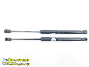 Gebruikte Gasdemper Motorkap Set MG Marvel R Luxury, Comfort 70 kWh Prijs € 49,99 Margeregeling aangeboden door Autodemontagebedrijf De Ooyevaar