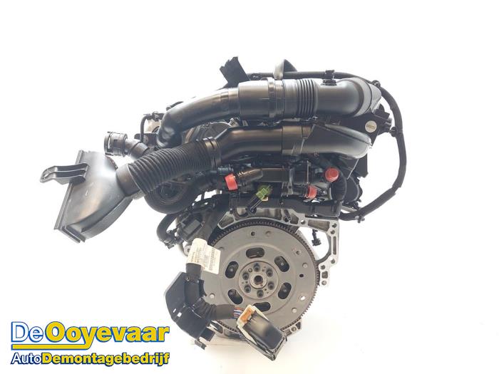 Motor van een Opel Corsa F (UB/UH/UP) 1.2 Turbo 12V 100 2020