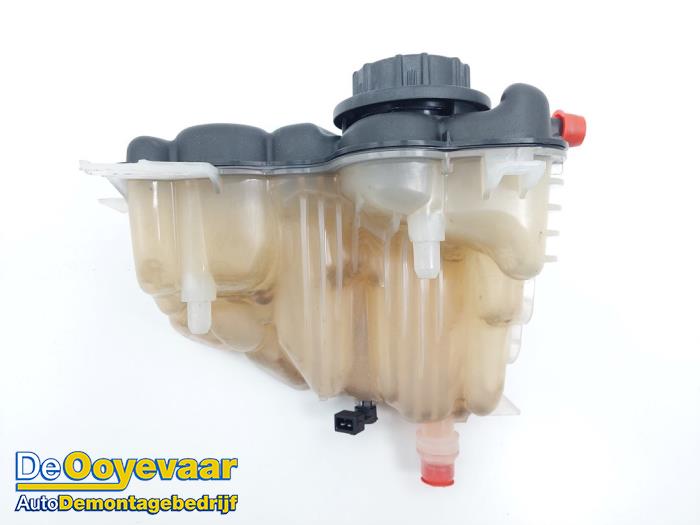 Expansievat van een Jaguar XF (X260) 2.0d 180 16V 2016