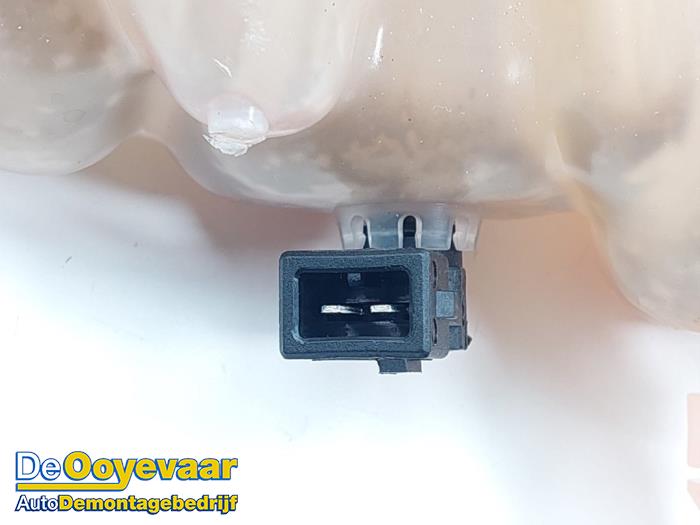 Expansievat van een Jaguar XF (X260) 2.0d 180 16V 2016