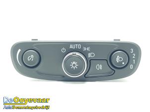 Gebruikte Licht Schakelaar Opel Ampera-e Ampera-e Prijs € 39,99 Margeregeling aangeboden door Autodemontagebedrijf De Ooyevaar