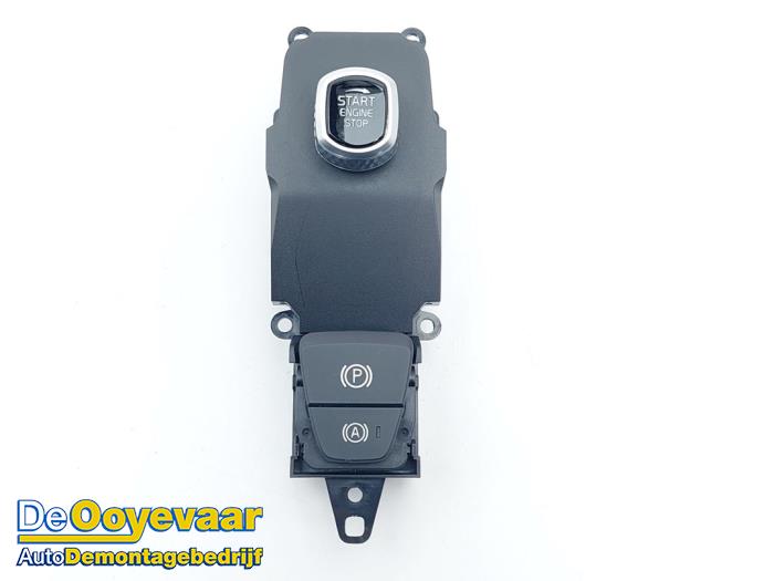 Gebruikte Handrem schakelaar Volvo V60 II (ZW) 2.0 B3 16V Mild Hybrid Prijs € 39,99 Margeregeling aangeboden door Autodemontagebedrijf De Ooyevaar