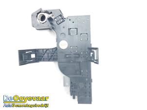 Gebruikte Accu sensor Volvo V60 II (ZW) 2.0 B3 16V Mild Hybrid Prijs € 69,99 Margeregeling aangeboden door Autodemontagebedrijf De Ooyevaar