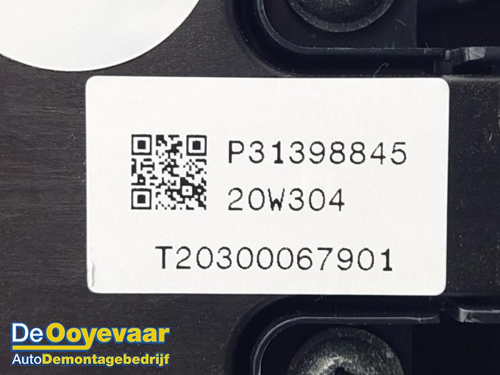 Radiobedienings paneel van een Volvo V60 II (ZW) 2.0 B3 16V Mild Hybrid 2021