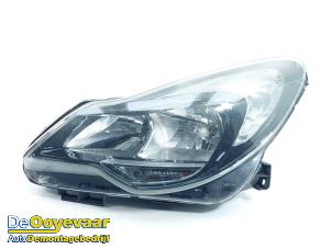 Gebruikte Linker Koplamp Opel Corsa D 1.2 16V ecoFLEX Bi-Fuel Prijs € 119,99 Margeregeling aangeboden door Autodemontagebedrijf De Ooyevaar