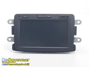 Gebruikte Regelunit Multi Media Dacia Logan MCV II/Sandero Wagon (7S) 0.9 TCE 12V LPG Prijs € 299,99 Margeregeling aangeboden door Autodemontagebedrijf De Ooyevaar