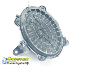 Gebruikte Subwoofer Renault Captur II (RJB) 1.6 E-Tech 145 Prijs € 59,99 Margeregeling aangeboden door Autodemontagebedrijf De Ooyevaar