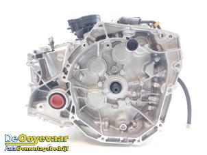 Gebruikte Automaatbak Renault Captur II (RJB) 1.6 E-Tech 145 Prijs € 2.799,99 Margeregeling aangeboden door Autodemontagebedrijf De Ooyevaar