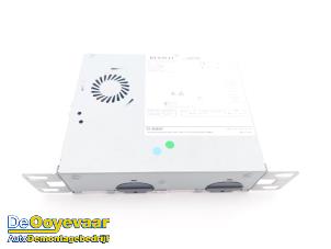 Gebruikte Regelunit Multi Media Renault Twingo III (AH) 1.0 SCe 75 12V Prijs € 375,00 Margeregeling aangeboden door Autodemontagebedrijf De Ooyevaar