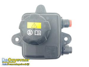 Gebruikte Koelvloeistof Reservoir BMW i3 (I01) i3 94Ah Prijs € 19,99 Margeregeling aangeboden door Autodemontagebedrijf De Ooyevaar