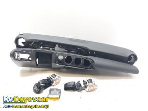 Gebruikte Airbag set + dashboard Mercedes CLA Shooting Brake (118.6) 1.3 CLA-180 Turbo 16V Prijs € 749,99 Margeregeling aangeboden door Autodemontagebedrijf De Ooyevaar