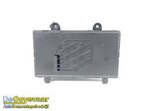 Gebruikte Wireless charger Mercedes CLA Shooting Brake (118.6) 1.3 CLA-180 Turbo 16V Prijs € 129,99 Margeregeling aangeboden door Autodemontagebedrijf De Ooyevaar