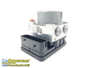 Gebruikte ABS Pomp Ford Puma 1.0 Ti-VCT EcoBoost mHEV 12V Prijs € 249,99 Margeregeling aangeboden door Autodemontagebedrijf De Ooyevaar