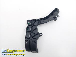 Gebruikte Bumpersteun links-achter Volvo V60 II (ZW) 2.0 B3 16V Mild Hybrid Prijs € 29,99 Margeregeling aangeboden door Autodemontagebedrijf De Ooyevaar