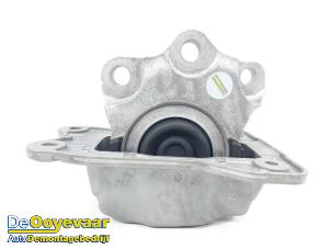 Gebruikte Versnellingsbak Steun Volvo V60 II (ZW) 2.0 B3 16V Mild Hybrid Prijs € 49,99 Margeregeling aangeboden door Autodemontagebedrijf De Ooyevaar