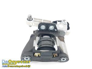 Gebruikte Motorrubber Volvo V60 II (ZW) 2.0 B3 16V Mild Hybrid Prijs € 29,99 Margeregeling aangeboden door Autodemontagebedrijf De Ooyevaar