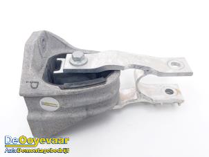 Gebruikte Motorsteun Volvo V60 II (ZW) 2.0 B3 16V Mild Hybrid Prijs € 15,00 Margeregeling aangeboden door Autodemontagebedrijf De Ooyevaar