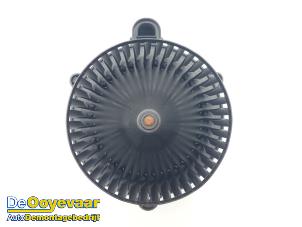 Gebruikte Chaufage Ventilatiemotor Ford Puma 1.0 Ti-VCT EcoBoost mHEV 12V Prijs € 15,00 Margeregeling aangeboden door Autodemontagebedrijf De Ooyevaar