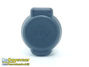 Gebruikte 12 Volt aansluiting Opel Corsa F (UB/UH/UP) 1.2 Turbo 12V 100 Prijs € 9,99 Margeregeling aangeboden door Autodemontagebedrijf De Ooyevaar