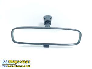 Gebruikte Binnenspiegel Toyota Yaris IV (P21/PA1/PH1) 1.5 12V Hybrid 115 Prijs € 25,00 Margeregeling aangeboden door Autodemontagebedrijf De Ooyevaar