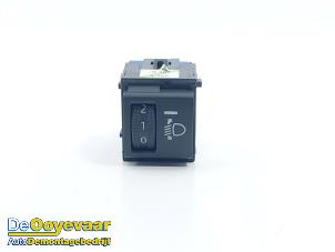 Gebruikte Schakelaar Koplamp Ihv Toyota Yaris IV (P21/PA1/PH1) 1.5 12V Hybrid 115 Prijs € 15,00 Margeregeling aangeboden door Autodemontagebedrijf De Ooyevaar