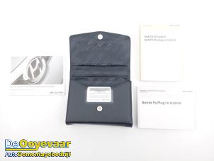 Gebruikte Instructie Boekje Hyundai Santa Fe IV 1.6 T-GDI HEV Prijs € 39,99 Margeregeling aangeboden door Autodemontagebedrijf De Ooyevaar