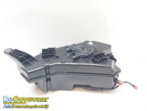 Gebruikte Ureumreservoir BMW X7 M50d xDrive 3.0 24V Prijs € 399,99 Margeregeling aangeboden door Autodemontagebedrijf De Ooyevaar