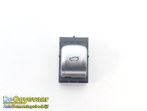 Gebruikte Schakelaar achterklep BMW X7 M50d xDrive 3.0 24V Prijs € 9,99 Margeregeling aangeboden door Autodemontagebedrijf De Ooyevaar