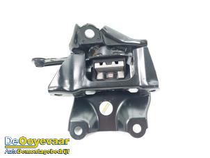 Gebruikte Motorsteun Toyota Yaris IV (P21/PA1/PH1) 1.5 12V Hybrid 115 Prijs € 39,99 Margeregeling aangeboden door Autodemontagebedrijf De Ooyevaar