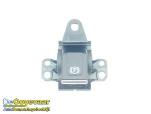 Gebruikte Handrem schakelaar Lexus UX 250h 2.0 16V Prijs € 39,99 Margeregeling aangeboden door Autodemontagebedrijf De Ooyevaar