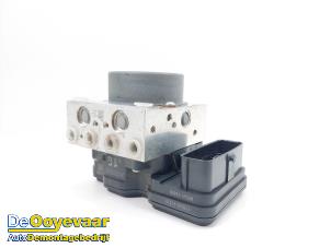 Gebruikte ABS Pomp Lexus UX 250h 2.0 16V Prijs € 399,99 Margeregeling aangeboden door Autodemontagebedrijf De Ooyevaar