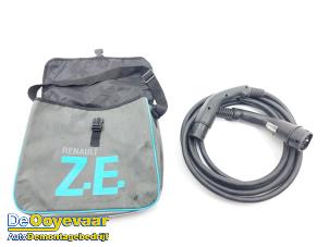 Gebruikte Oplaadkabel elektrische auto Renault Kangoo Express (FW) ZE Prijs € 129,99 Margeregeling aangeboden door Autodemontagebedrijf De Ooyevaar