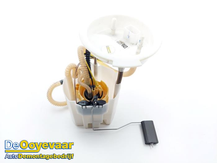 Gebruikte Tank element Pomp BMW 2 serie Active Tourer (F45) 218d 2.0 TwinPower Turbo 16V Prijs € 49,99 Margeregeling aangeboden door Autodemontagebedrijf De Ooyevaar