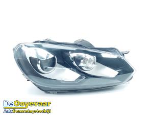 Gebruikte Koplamp rechts Volkswagen Golf VI (5K1) 1.8 TSI 16V Prijs € 399,99 Margeregeling aangeboden door Autodemontagebedrijf De Ooyevaar