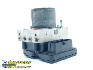 Gebruikte ABS Pomp Renault Master III (MA/MB/MC/MD/MH/MF/MG/MH) 2.3 dCi 16V RWD Prijs € 199,99 Margeregeling aangeboden door Autodemontagebedrijf De Ooyevaar