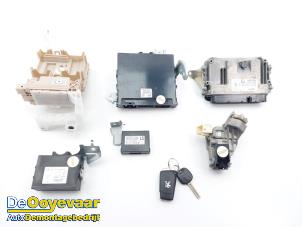 Gebruikte Kontaktslot + computer Peugeot 108 1.0 12V VVT-i Prijs € 139,99 Margeregeling aangeboden door Autodemontagebedrijf De Ooyevaar